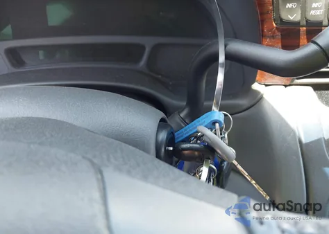 2005 Cadillac Deville Livery из США, поврежденный, VIN 1G6KD54Y15U208594